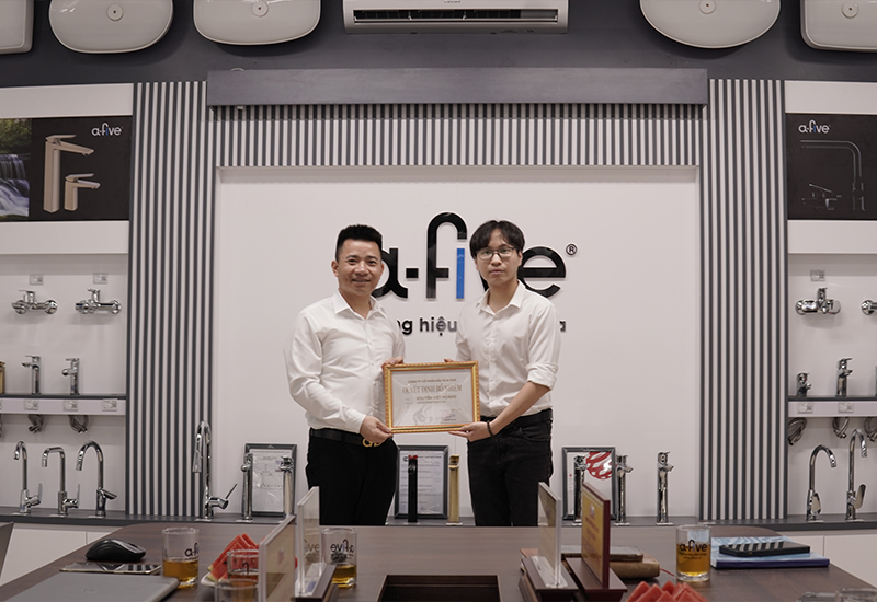 Nguyễn Việt Hoàng - Trưởng phòng Marketing